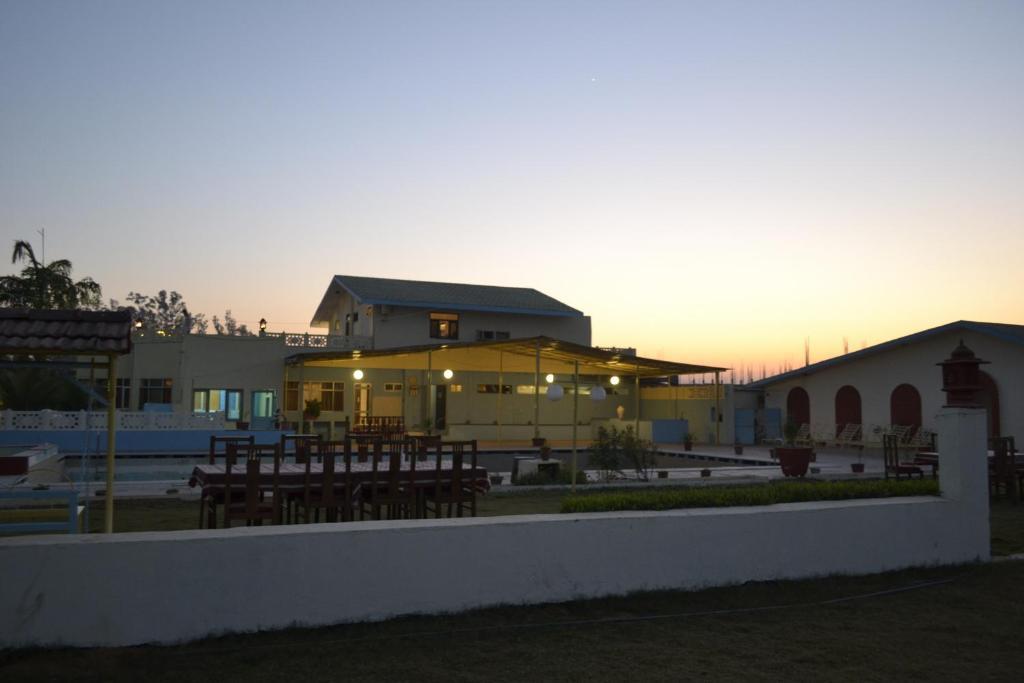 Swaraj Resorts Bharatpur Buitenkant foto
