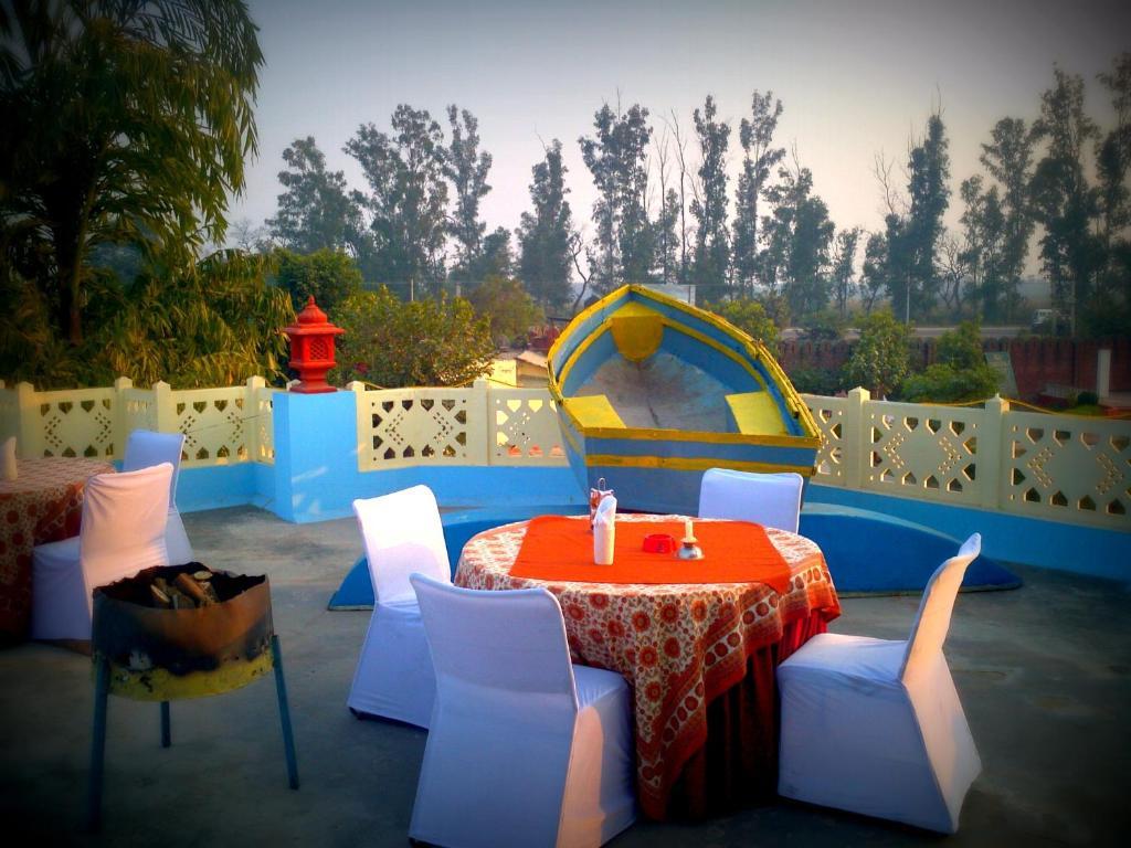 Swaraj Resorts Bharatpur Buitenkant foto