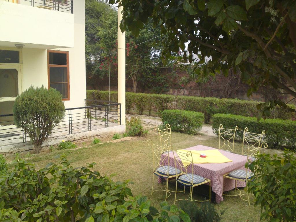 Swaraj Resorts Bharatpur Buitenkant foto