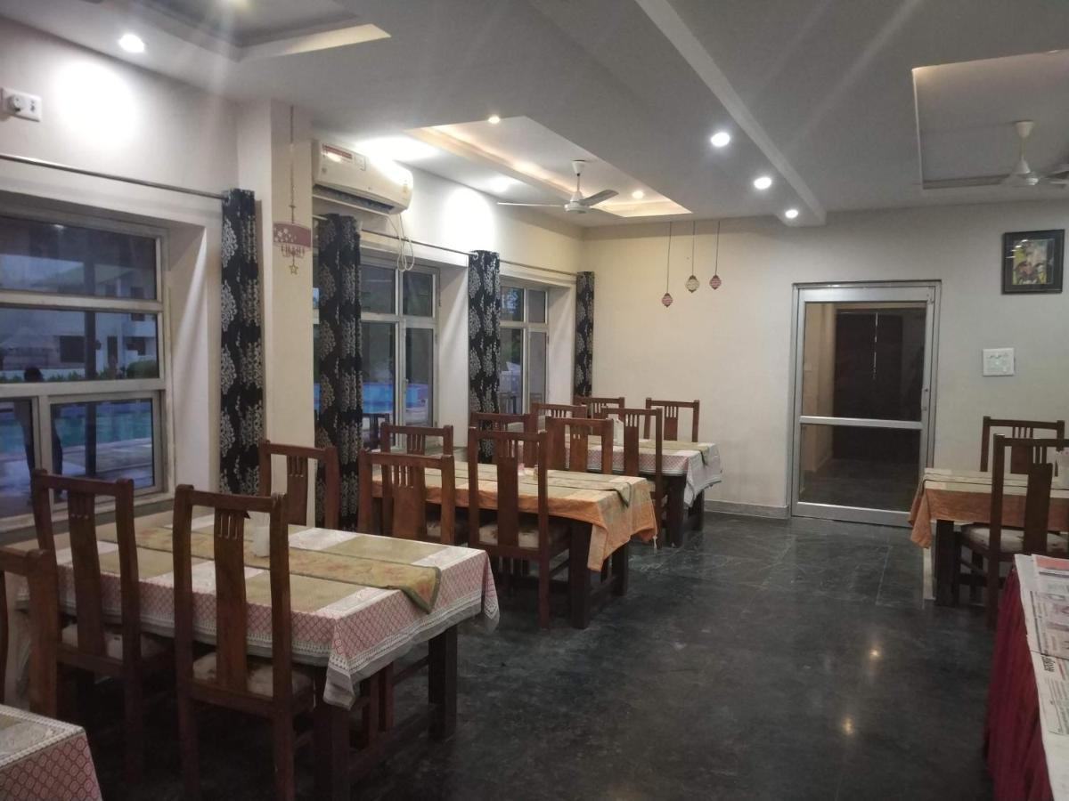 Swaraj Resorts Bharatpur Buitenkant foto