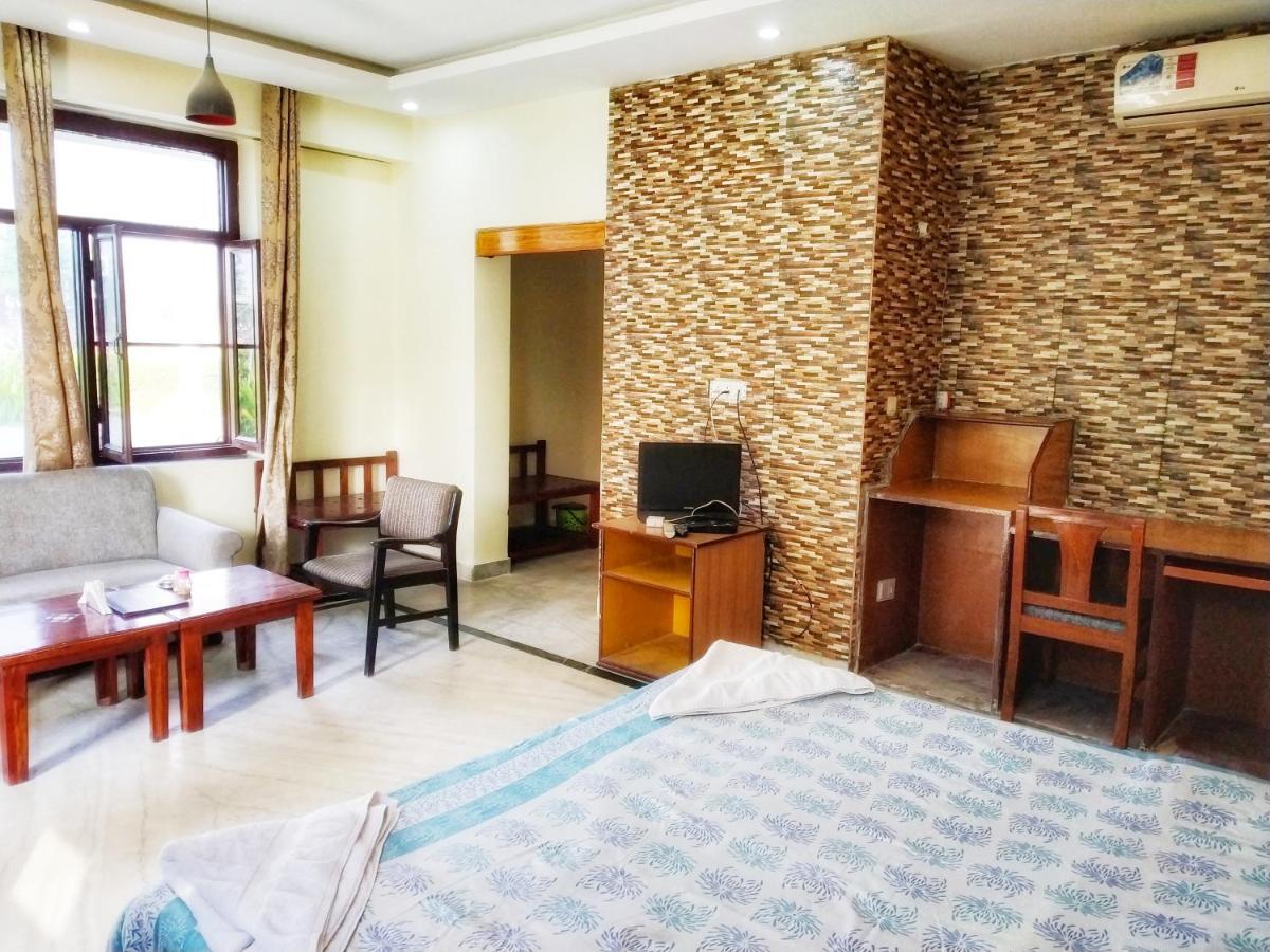 Swaraj Resorts Bharatpur Buitenkant foto