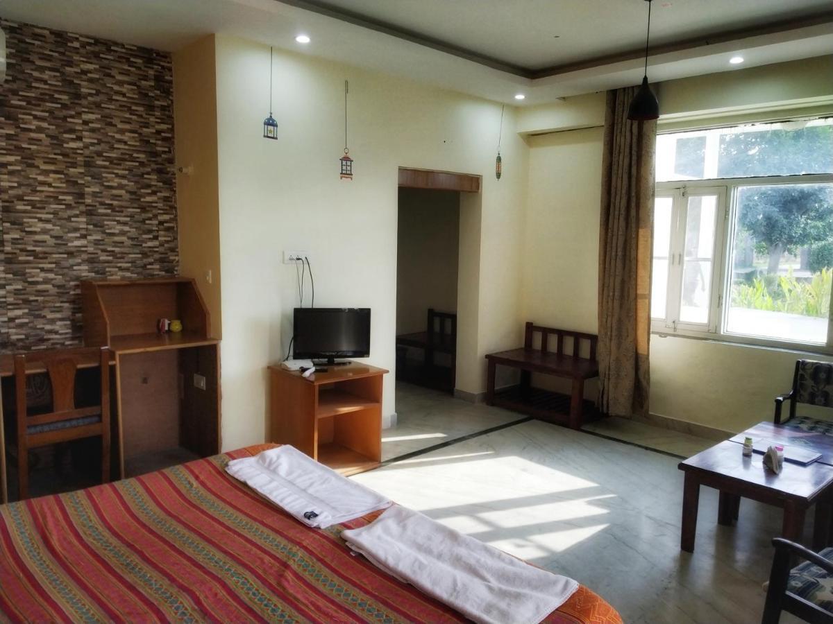Swaraj Resorts Bharatpur Buitenkant foto