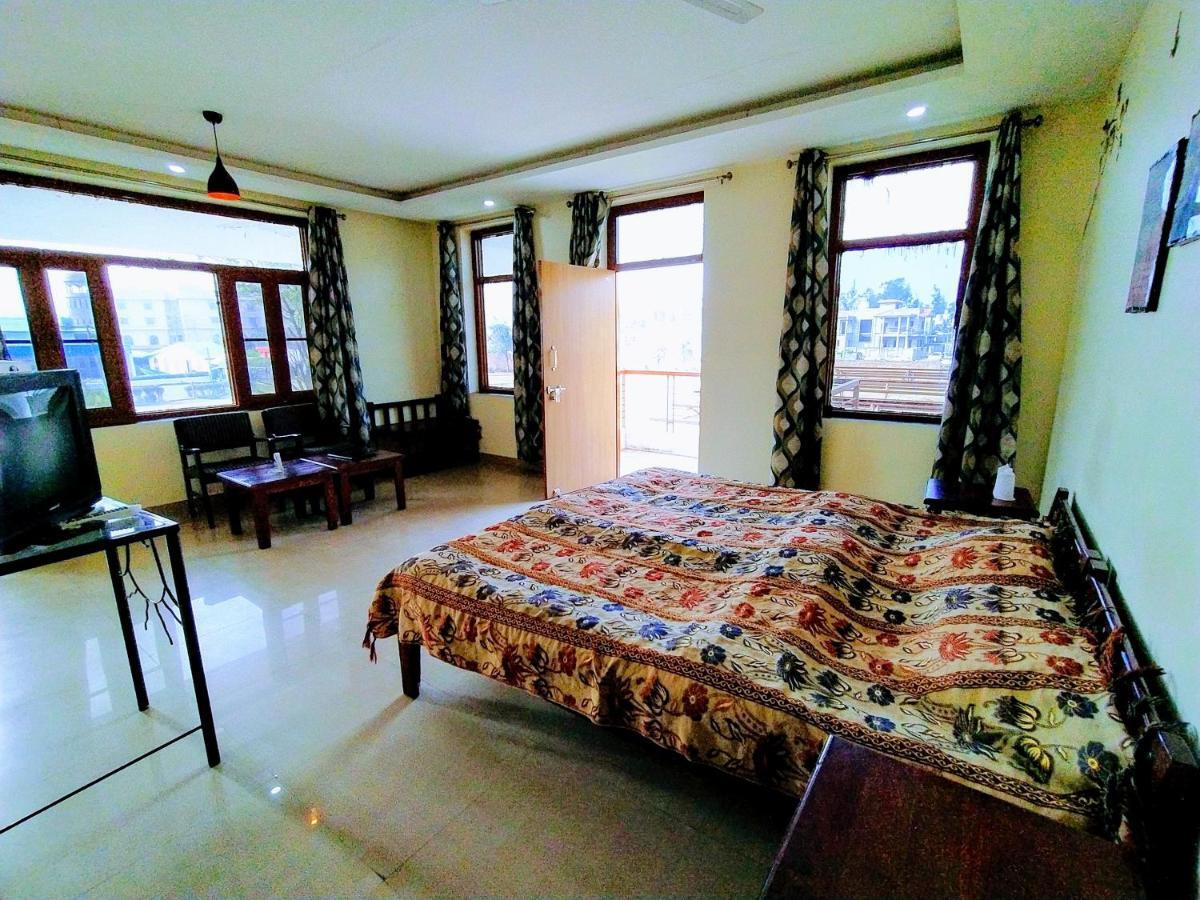 Swaraj Resorts Bharatpur Buitenkant foto