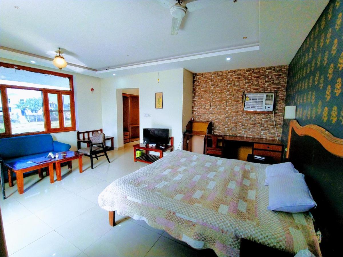 Swaraj Resorts Bharatpur Buitenkant foto